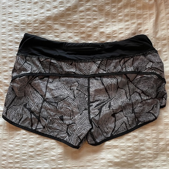 Lululemon dowed shirts, size 8, black and white limited edition pattern - Picture 2 of 4